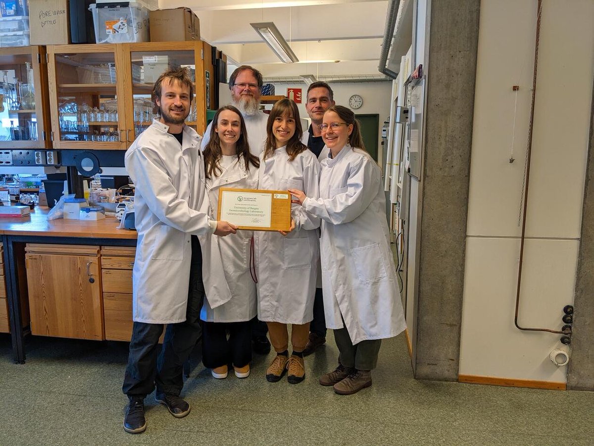 Our Geomicrobiology laboratory is now the first public lab in Norway to receive the @My_Green_Lab certification! Thanks for the support, #klimafond. 🌱🌱🍃🍃 Read more about it here: uib.no/en/sustainabil… @uibgeo @UiB @EnergyUiB @GreenUiB @GreenYourLab #SustainableScience