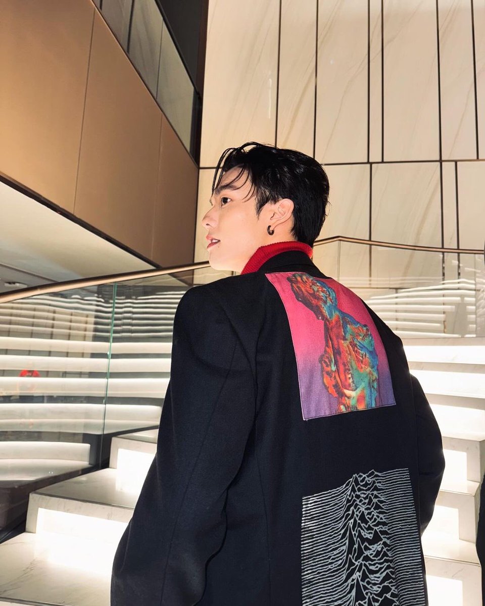sbfive_mx's tweet photo. Salgo a trabajar de vez en cuando ¿Se darán cuenta los vecinos? 
 
#sbfive #ctrpanuwat #coptersbfive  #ม่อนเตอร์ #MonTer #คิมคอป #พี่เตอร์สินกำ https://t.co/6DKGnAWjEF