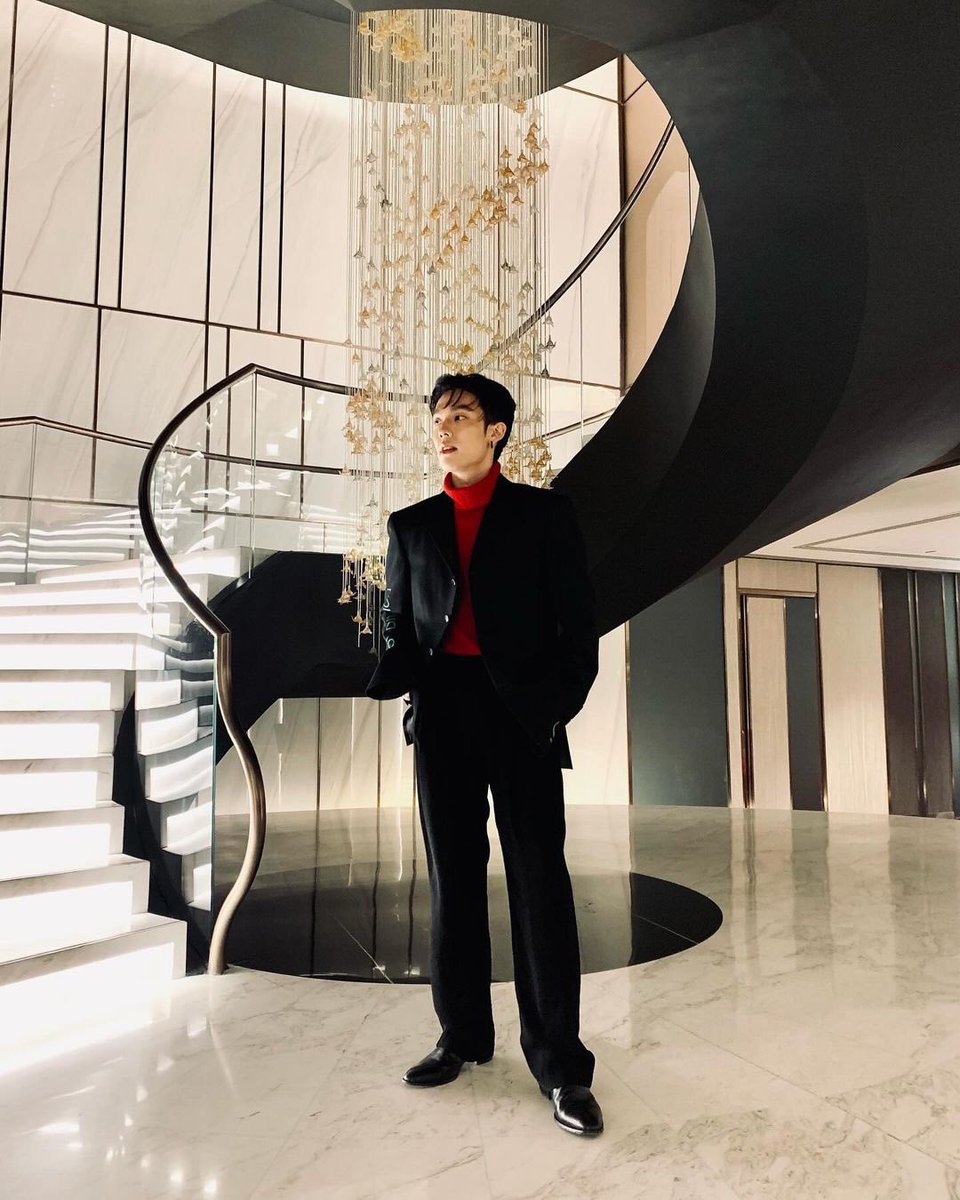 sbfive_mx's tweet photo. Salgo a trabajar de vez en cuando ¿Se darán cuenta los vecinos? 
 
#sbfive #ctrpanuwat #coptersbfive  #ม่อนเตอร์ #MonTer #คิมคอป #พี่เตอร์สินกำ https://t.co/6DKGnAWjEF