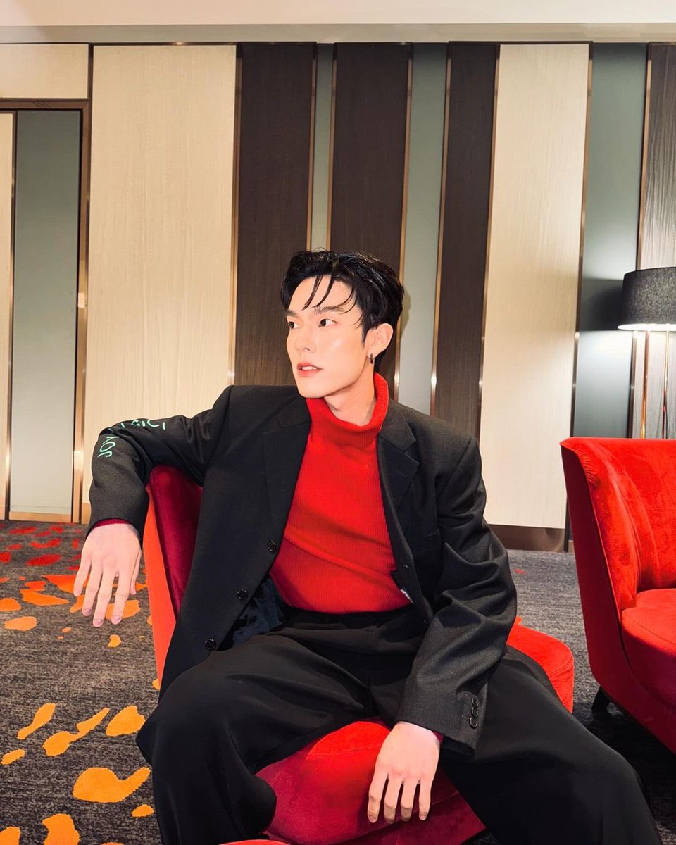 sbfive_mx's tweet photo. Salgo a trabajar de vez en cuando ¿Se darán cuenta los vecinos? 
 
#sbfive #ctrpanuwat #coptersbfive  #ม่อนเตอร์ #MonTer #คิมคอป #พี่เตอร์สินกำ https://t.co/6DKGnAWjEF