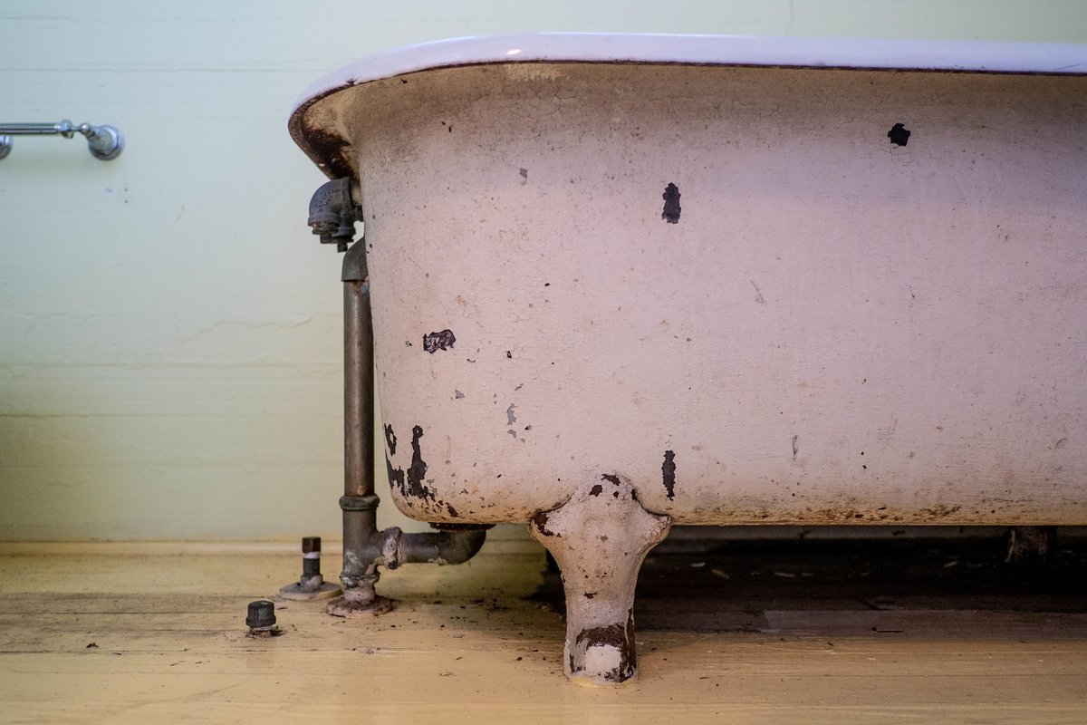 Ok people let's start a thread of great writers' and thinkers' bathtubs. I'll see your Darwin and raise you an Elizabeth Bishop, before <a href="/KeyWestLiterary/">Key West Literary Seminar</a> restored and refinished it. Who's next?