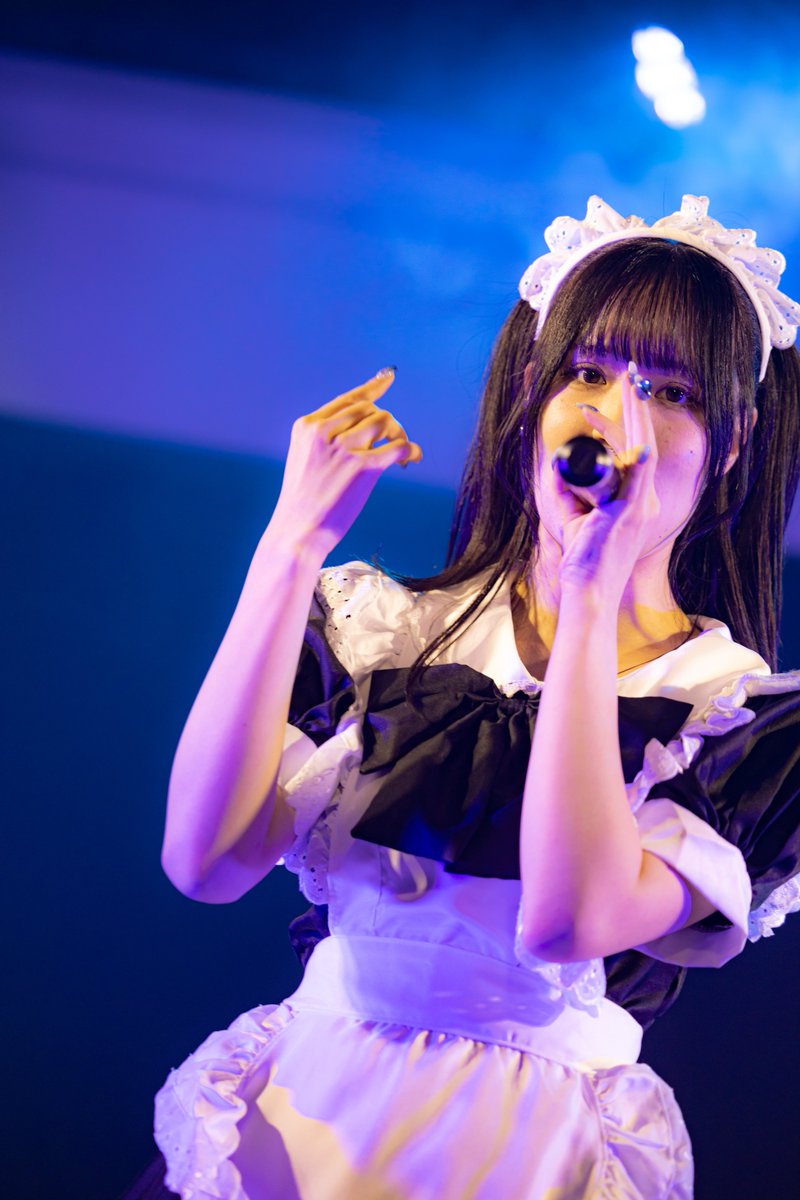 ushilagp03's tweet photo. 2024/3/11 #selfish 単独公演"#selFree"2部(メイドさん衣装)
清水玲衣
以前「ロングメイドはいいぞ」という謎の熱弁を交わしたことがあるが、この日はミニスカメイドさん。
とにかくれーちゃんが歌ってるときの優しい目の形が好き。
(↑解像度がカンストしてるので逆に語彙が消滅するやつ)
それから、いつもネイルと髪型オシャレにしてるから注目!!