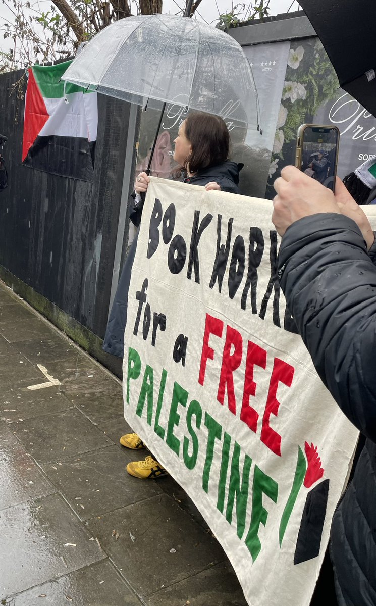 Thank you @bookworkers4pal To all the incredible organisers and creatives who spoke & recited & versed: -thank you for smashing back against the rain with your words. #LBFVigil #LBF24 #ceasefirenow