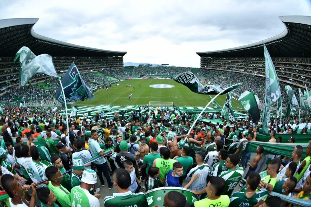 VBarCaracol's tweet image. 🚨PROMEDIOS DE ASISTENCIA EN EL FPC

✅El Deportivo Cali, es el equipo que mayor hinchada va al estadio en promedio. Le siguen Nacional y Millonarios

1⃣Cali: 25,556
2⃣Nacional: 24,008
3⃣Millonarios: 20,775
4⃣Pereira: 20,050
5⃣América: 17,048
6⃣Santa Fe: 16,014

📻#ElVBarCaracol