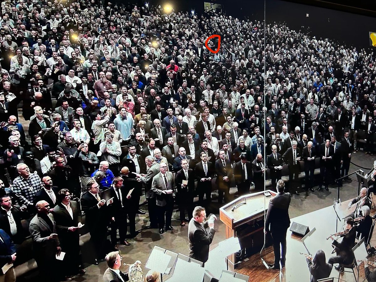 Hey, that’s my son! ⭕️

And I’m beside him, behind a tall guy in front 😂 

#ShepCon2024 
#HeisWorthy