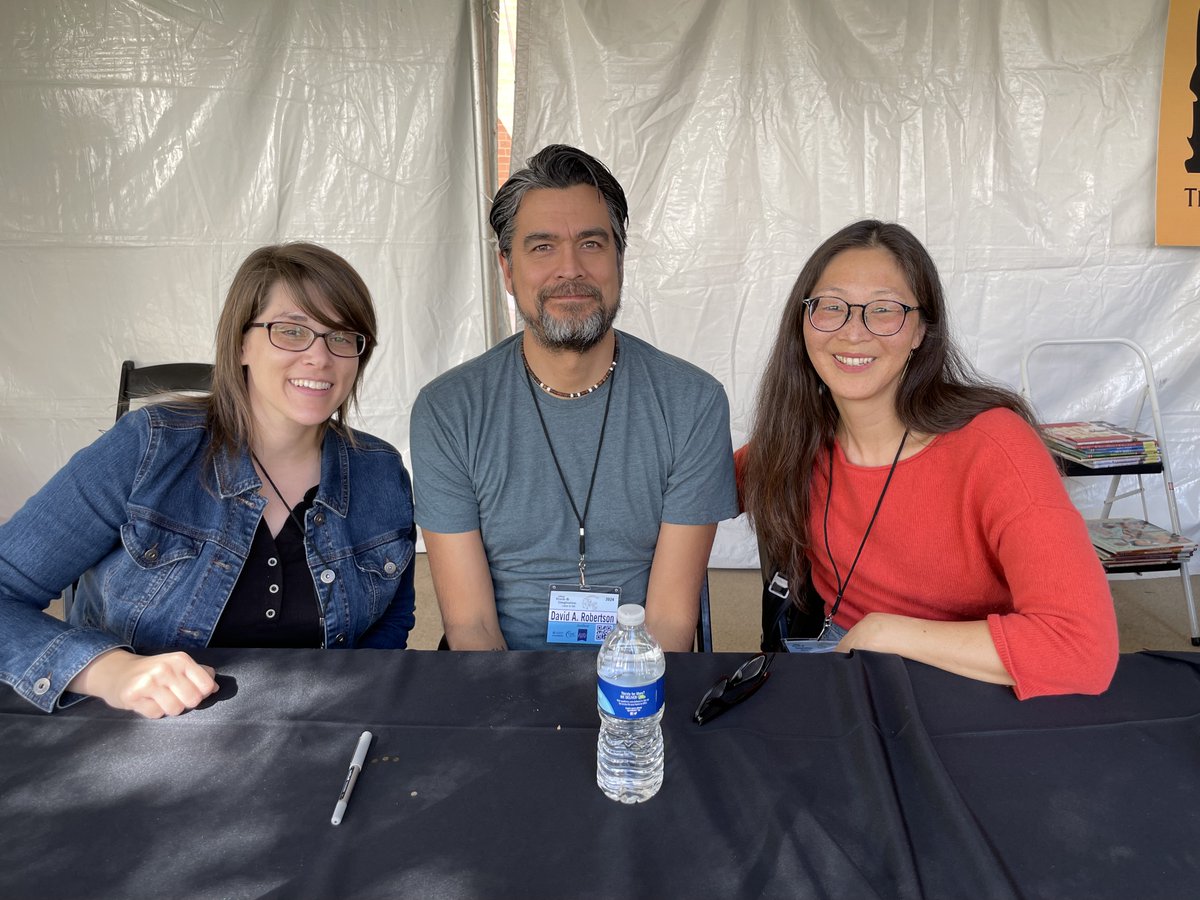 I met and/or reconnected with SO MANY fabulous authors. Thanks to @kennycurtistalk, Jillian Hughes, and @SarahMlynowski for being incredible panelists, and @DaveAlexRoberts and @MisaSugiura for being phenomenal co-panelists!