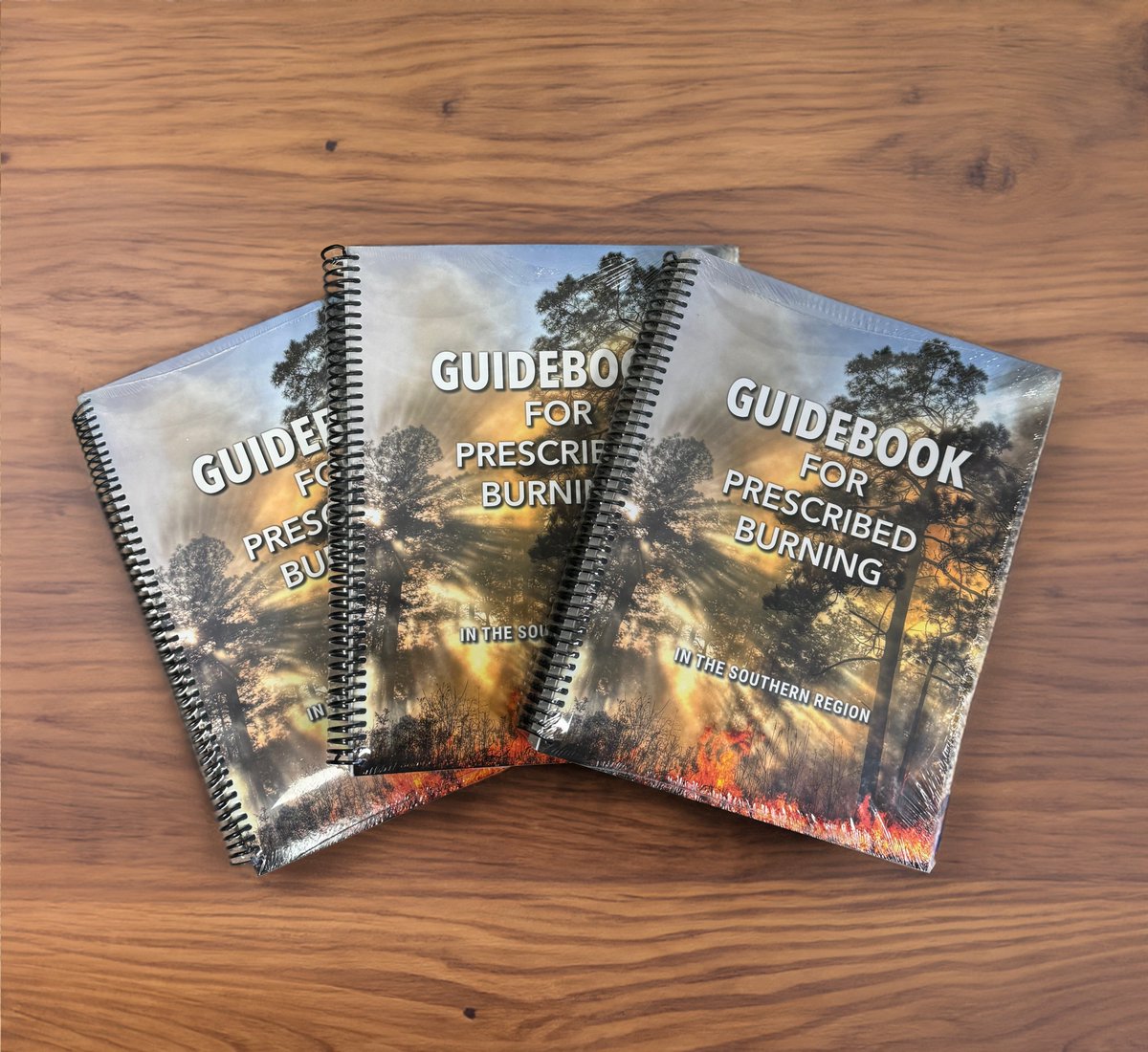 The link to purchase the Guidebook for Prescribed Burning in the Southern Region is now live!🔥 To purchase a paper copy, access the full PDF, or to share your thoughts on the guide click here: sref.info/resources/publ…