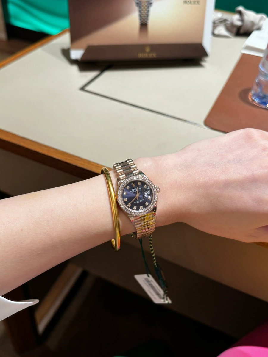 The Rolex Women's Model 100w is a timeless symbol of sophistication and elegance, a statement piece for the modern woman.
# Rolex #watch #women’s model 100w.