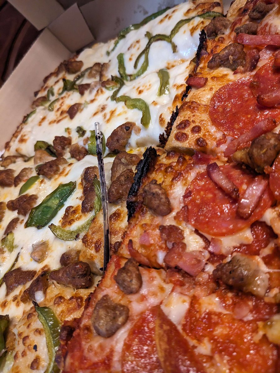 Nobodyfunny's tweet photo. Yooooo @pizzahut what’s going on???? https://t.co/ow4CxGErYr