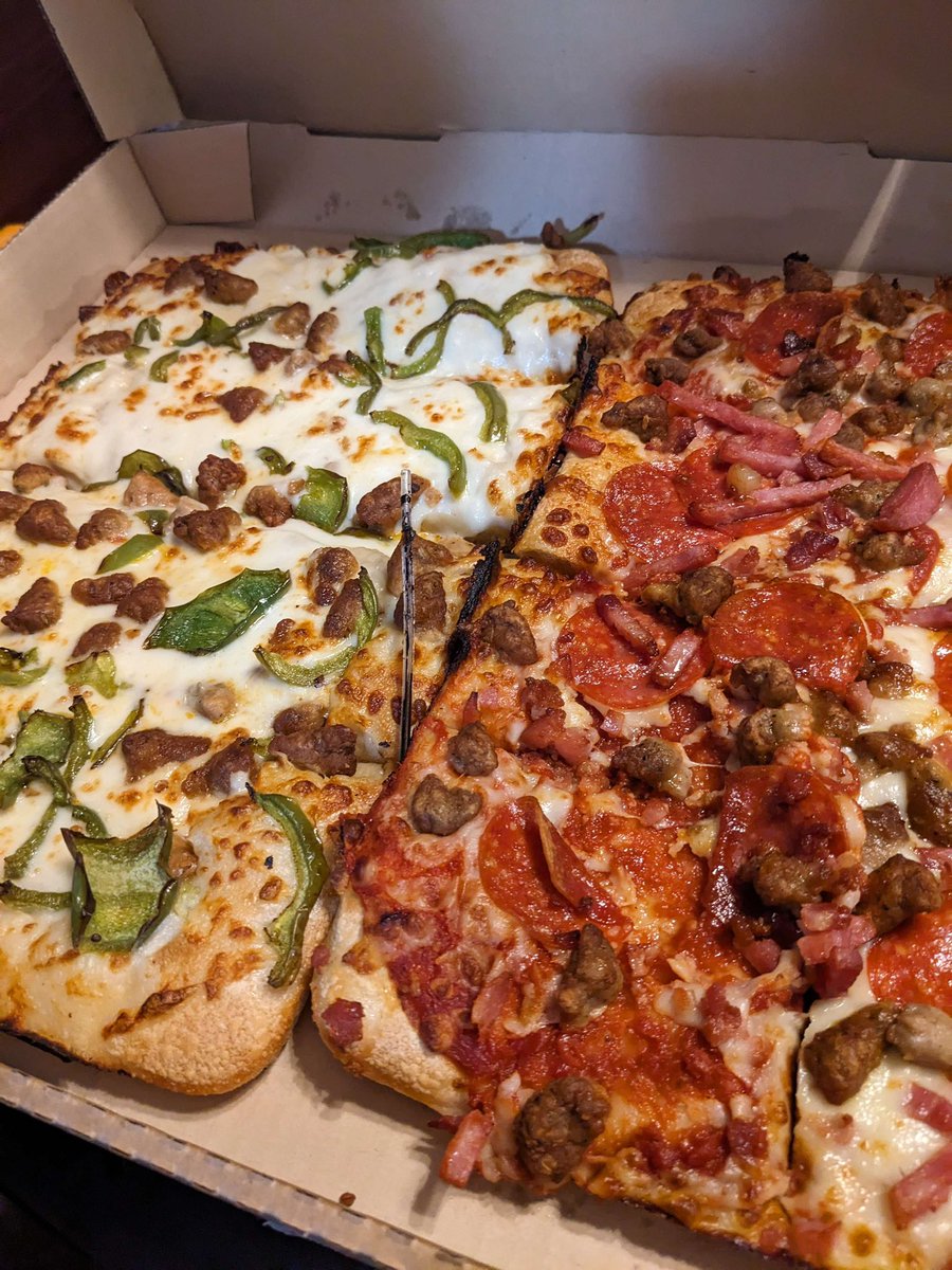 Nobodyfunny's tweet photo. Yooooo @pizzahut what’s going on???? https://t.co/ow4CxGErYr