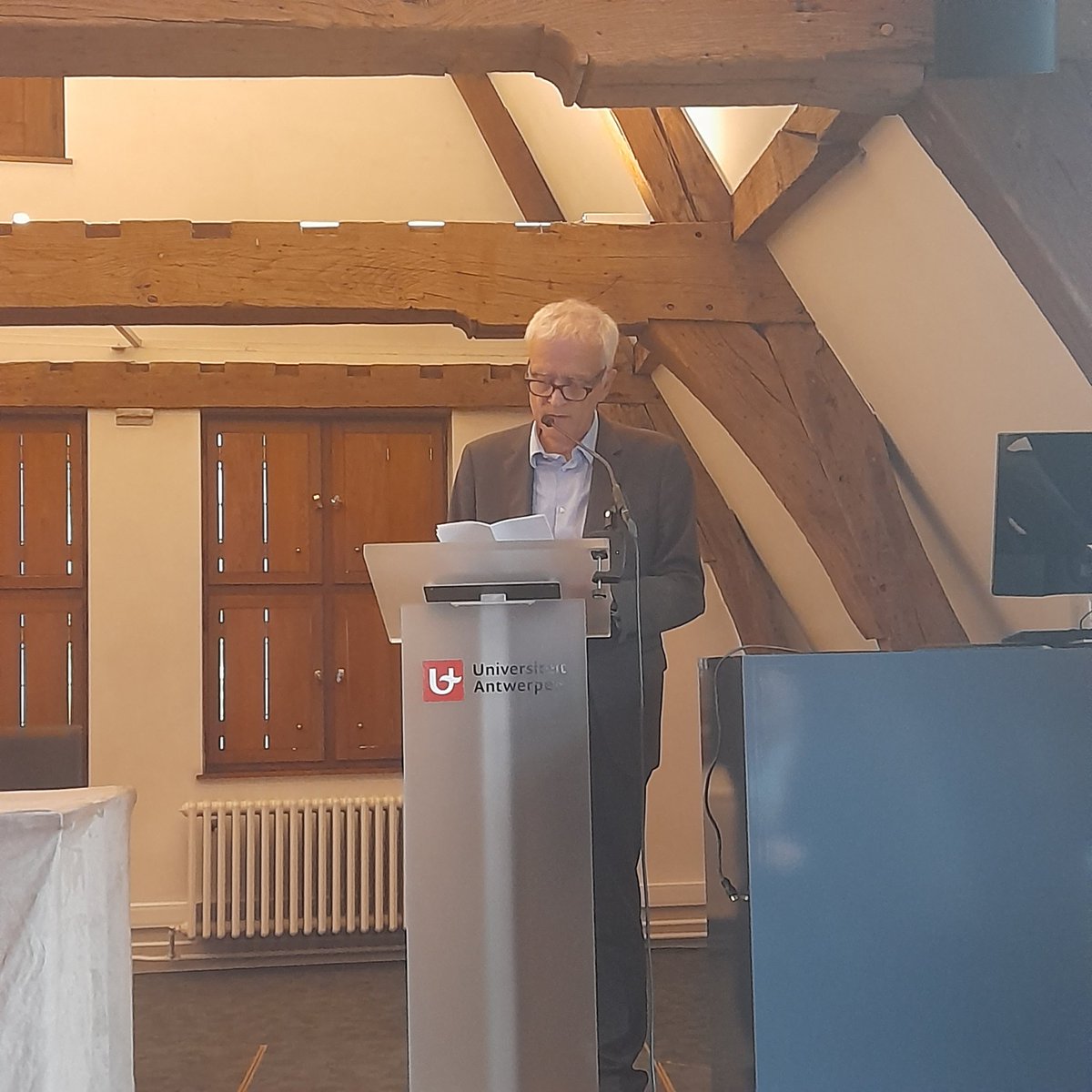 🏆 Today, Herman Van Goethem, the Rector of UAntwerp, awarded the Paul Panda Fernana Prize to Nitaplan, nominated by Prof. Sara Geenen (Chair of USOS) @IOBUA @SaraGeenen1 @VLIRUOS @UAntwerpen (1/6)