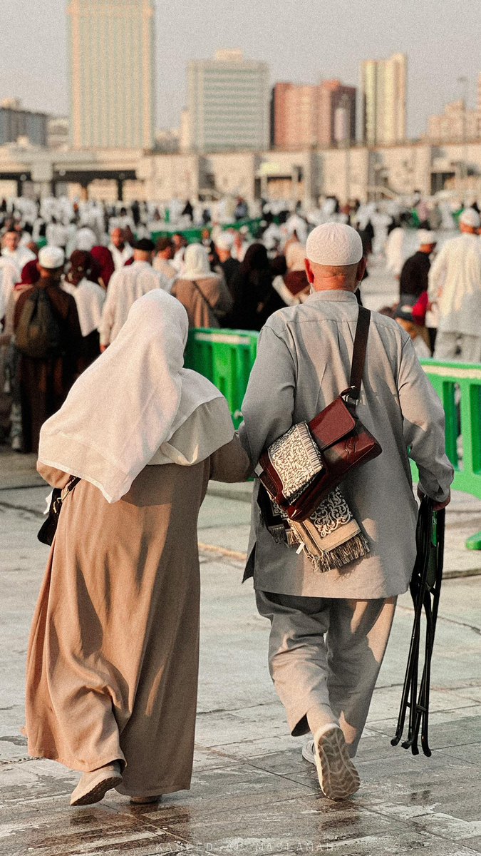 إنِّا شدَدنا إلَيكَ كُلَّ رحَالنا
يَا ربّ أصلحنا وأصلح حَالنا