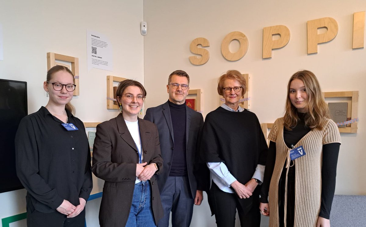 EtakouluKulkuri's tweet photo. TÀnÀÀn Kulkuriin, @KVS_fi toimintaan & Soppeen tutustuivat @InkaHopsu'n avustaja @saanaylikruuvi ja lukiolaiset työelÀmÀÀn tutustujat. Kiitos hyvistÀ keskusteluista, oli kiva kuulla nuorten ajatuksia mm. etÀopetuksesta ja tulevaisuudesta! @TuomiLauri @vihreat #sivistys2024 #Soppi https://t.co/qkDgcYAF8b