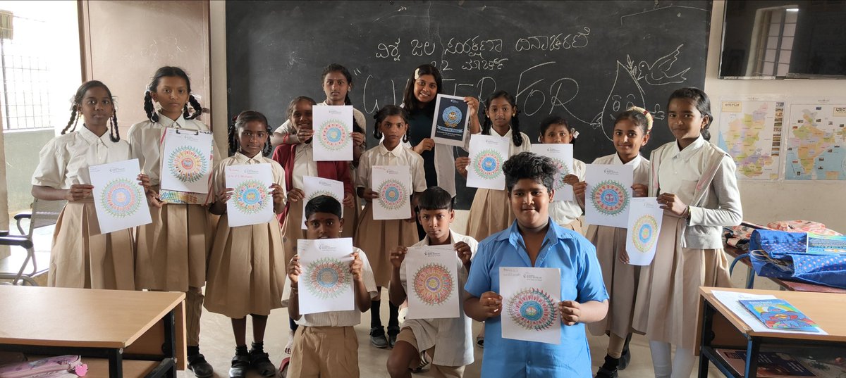 ManyaHarsha_'s tweet photo. #worldwaterday2024 #Bengaluru teen Manya Harsha conducts #WaterForPeace campaign in various schools. Kids coloured #watermandala , exchanged water stories, took a #waterpledge to be #Waterwarrior. #wwd #SaveWater #waterconservation #worldwaterday https://t.co/dE9ajDwQm0