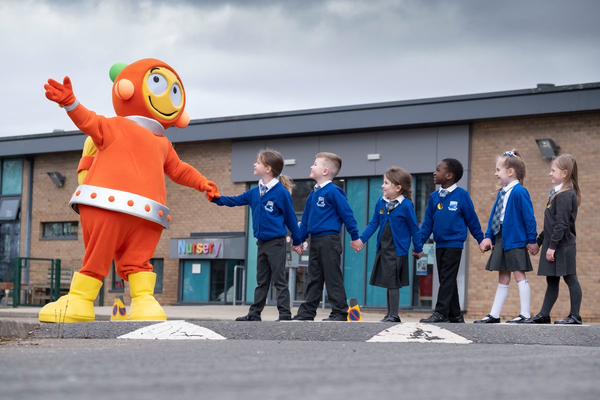 Last week Ziggy visited children at Calderbridge Primary in North Lanarkshire for a fun storytelling session about staying safe on our roads. 🚦 Thanks for having us @calderbridgeps! Find the Ziggy stories, online games and videos at roadsafety.scot/ziggy-online #GoSafeWithZiggy