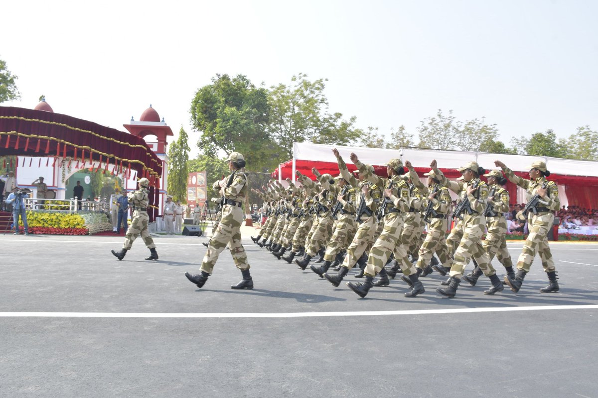 AkashvaniAIR's tweet photo. .@CISFHQrs celebrated its 55th Raising Day at the CISF Regional Training Center in Bhilai, Chhattisgarh.

Listen to a #RadioReport at 10.30 pm tonight on Akashvani Gold &amp; Indraprastha Channel.

@prasarbharati @airnewsalerts https://t.co/w1MRAbjpvC