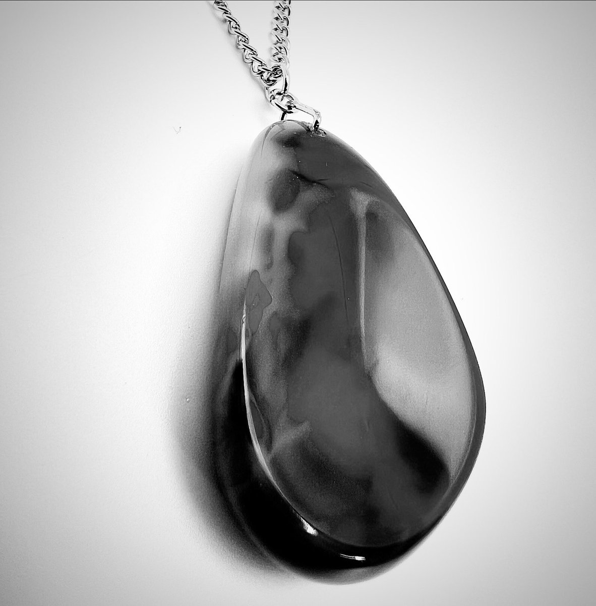 ZaoNecklaces's tweet image. What color is this irl? 
(without the black and white filter)

#etsy #quiz #blackandwhite #filter #color