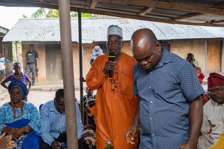 olamideohunyeye's tweet photo. My consultation tour continued with a visit to leaders and members of our great party, the All Progressive Congress, at Irele Local Government. 

Irele is blessed with a large deposit of bitumen, which is very important in road construction, among others. https://t.co/MCxfx2GQdW