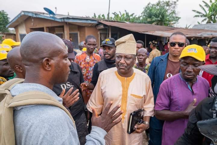 olamideohunyeye's tweet photo. My consultation tour continued with a visit to leaders and members of our great party, the All Progressive Congress, at Irele Local Government. 

Irele is blessed with a large deposit of bitumen, which is very important in road construction, among others. https://t.co/MCxfx2GQdW