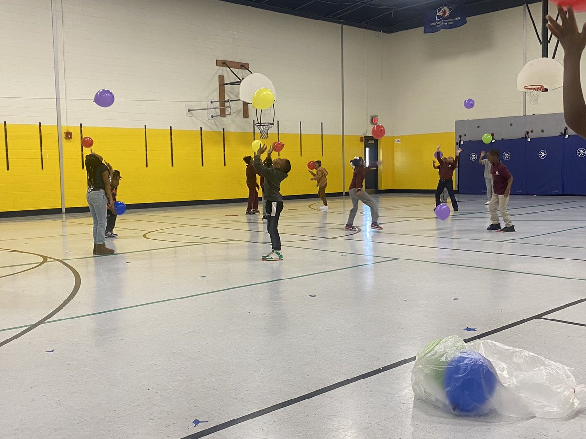 AADreamAcademy's tweet photo. Learning to VOLLEY with our wonderful PE Coach, Coach Fabian, with help of balloons 🎈 #AADAinAction #Elevate⏫️ https://t.co/mxxxhRYFC7