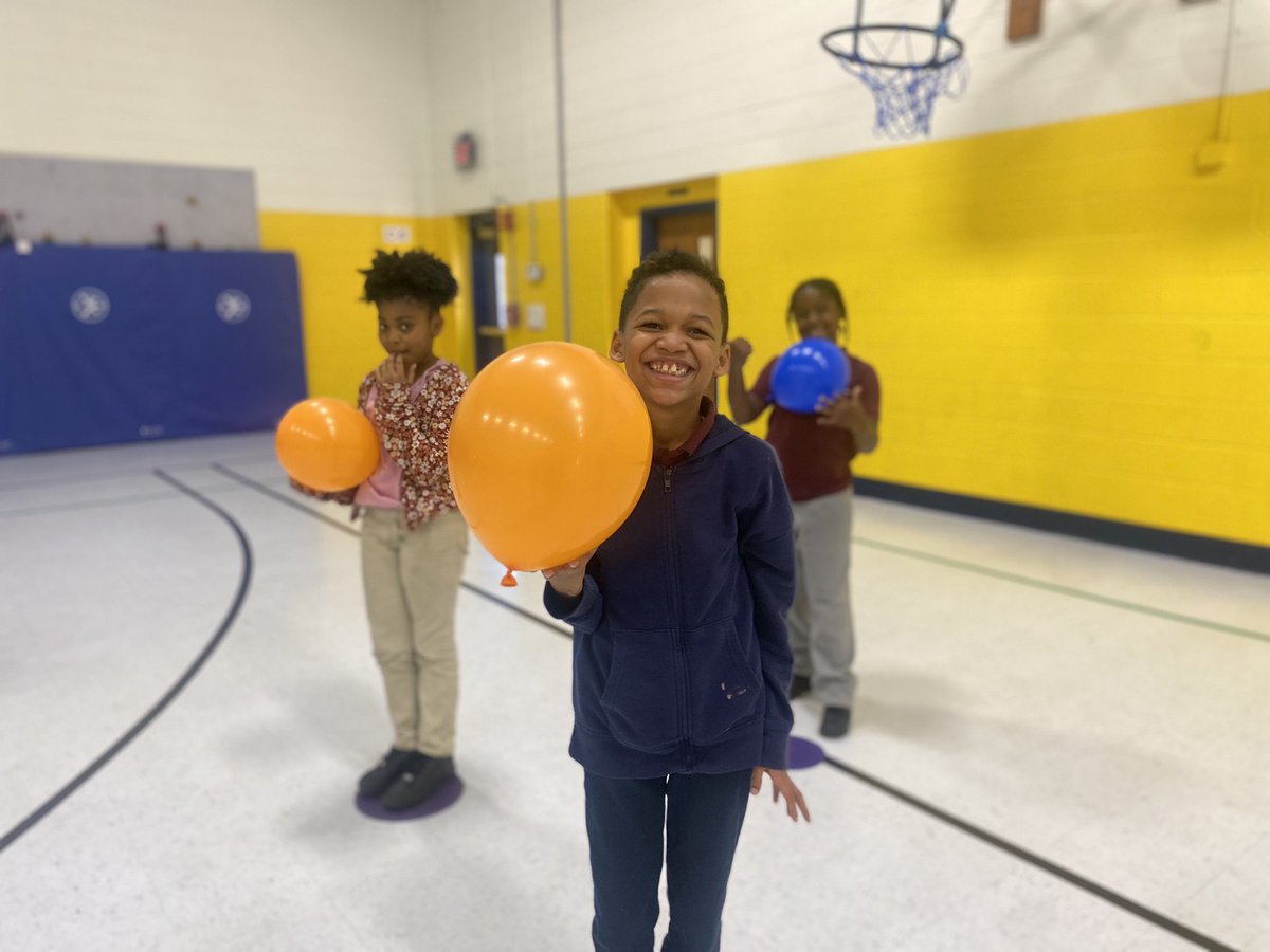 AADreamAcademy's tweet photo. Learning to VOLLEY with our wonderful PE Coach, Coach Fabian, with help of balloons 🎈 #AADAinAction #Elevate⏫️ https://t.co/mxxxhRYFC7