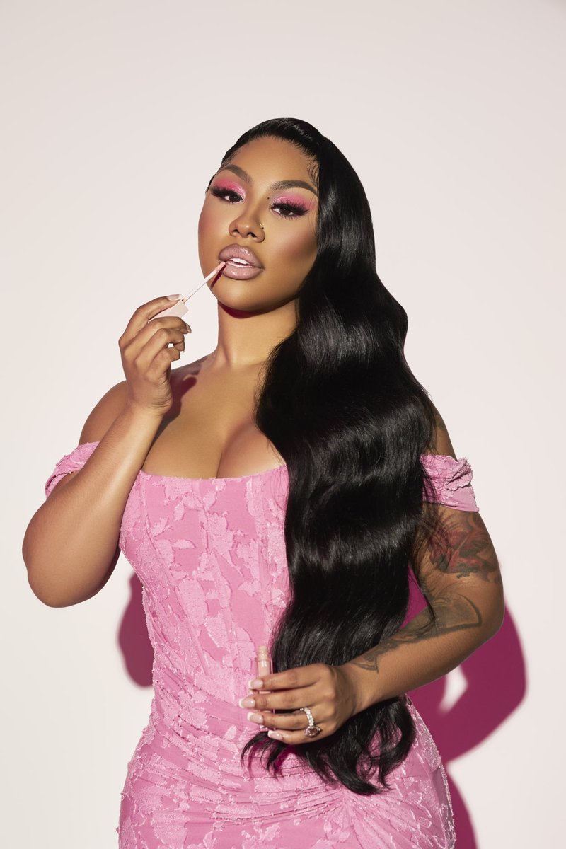 remedybyari's tweet photo. Gloss like a boss 💗😜 Our creamy, soft #PinkMatter gloss will give your lips the prettiest pop of pink 💕 with just one swipe + the conditioning shea butter will nourish all day long 💯 If you're lookin' for your next go-to gloss, THIS is it 😏
https://t.co/Vukxt8fl6L 💖 https://t.co/oxYk4jchgq