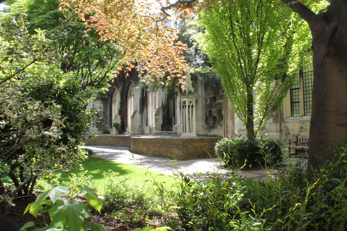 cityoflondon's tweet image. The Church garden of St Dunstan-in-the East is just one of 180+ green spaces we manage in the #SquareMile. Listen to Caroline Haines, Chair of our Natural Environment Board, talk to @BBCRadioLondon about this special outdoor space &amp;amp; its history loom.ly/DGB5fvs @BBCSounds