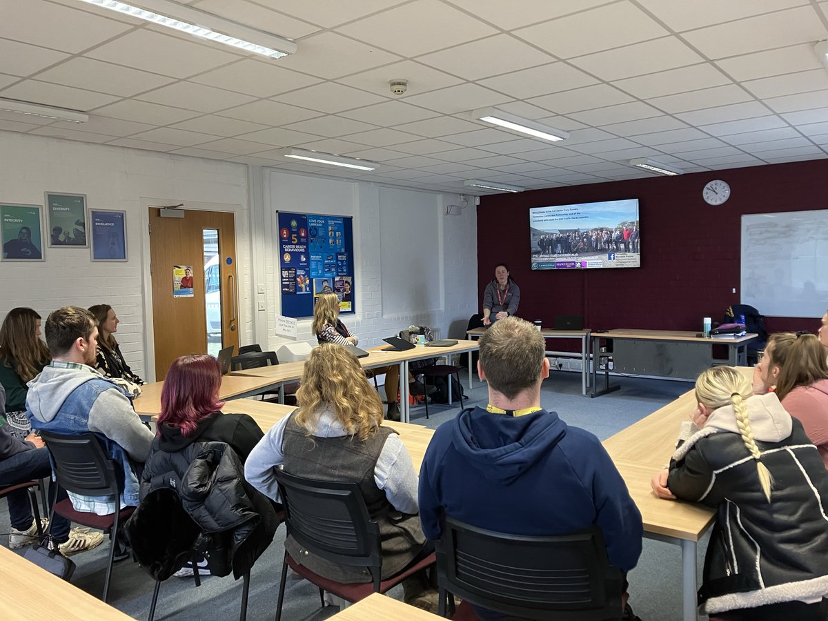It was great to welcome two of our past Equine Science graduates onto campus recently to talk to our undergraduates about how their degrees prepared them for working in the industry 😃

ucreaseheath.ac.uk/equine-science

Progress. It's in our nature. 

#ItsInOurNature #UCR #equine