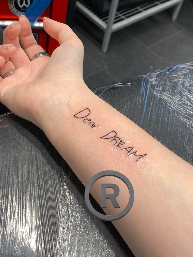 RianneLemij's tweet photo. Dochters 1e tattoo #firstink https://t.co/cTMo3lJ6SZ