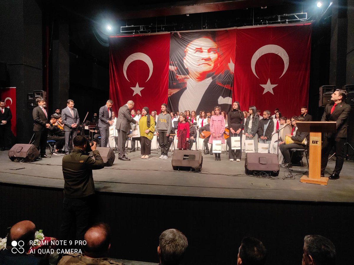 12 Mart İstiklal Marşı'nın kabulü ve Mehmet Akif Ersoy'u anma günü dolayısı ile ortaokullar arası Şiir yarışmasında, okulumuz öğrencilerinden Sümeyye KARAKAŞ İl Birincisi olmuştur. Tebrik eder başarılarının devamını dileriz. 
<a href="/Diyarbakirmem/">Diyarbakır İl Millî Eğitim Müdürlüğü</a> <a href="/Murat4Kucukali/">Murat Küçükali</a>  <a href="/bismilmem/">Bismil İlçe Milli Eğitim Müdürlüğü</a> <a href="/dogan_azz/">Abdulaziz Doğan</a>