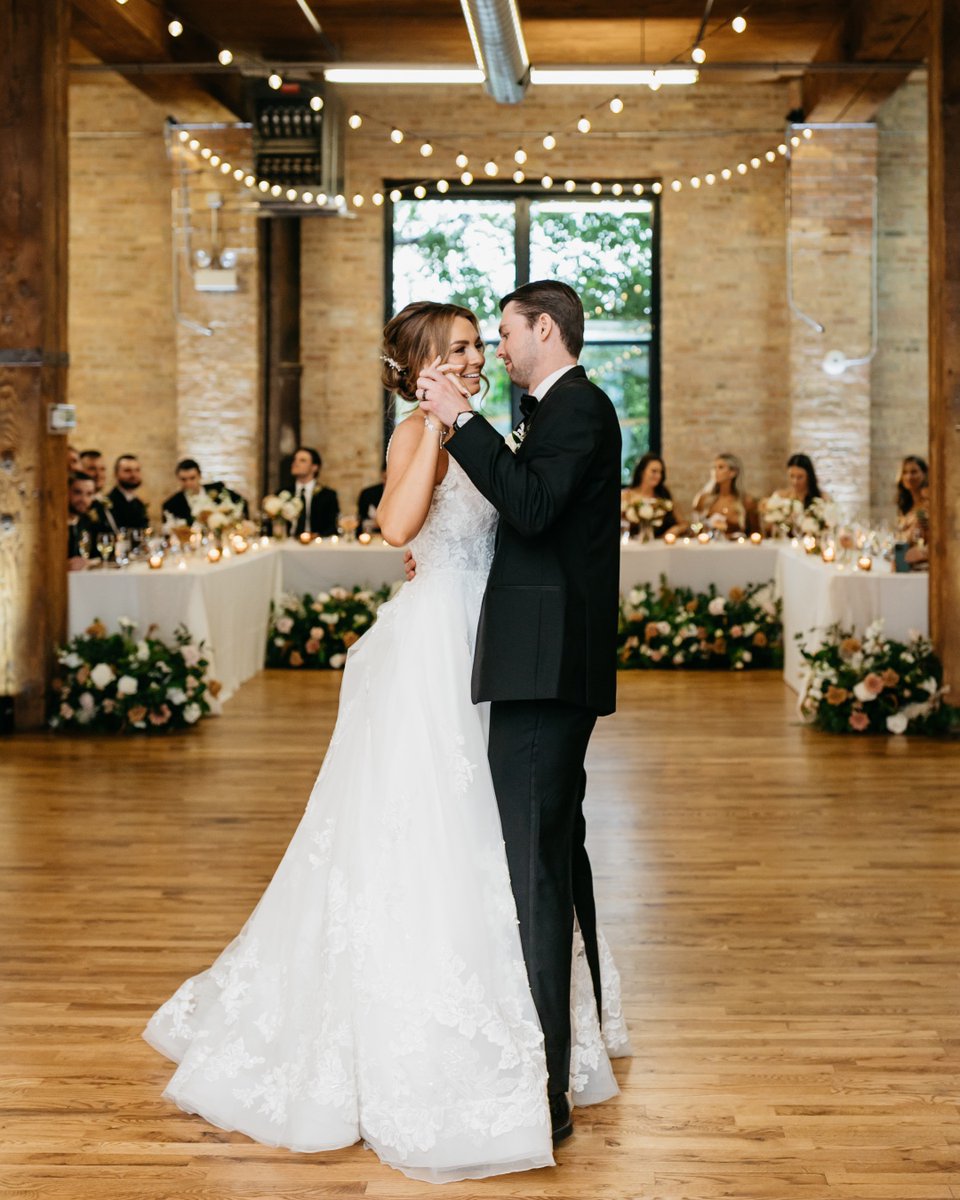 Fairy tales don't have anything on their happily ever after 💕

📸 Lara Pucci Photography

#lacunaevents #lacunalofts #chicagoeventvenue #chicagowedding #weddingvenue #weddingdecor #brideinspo