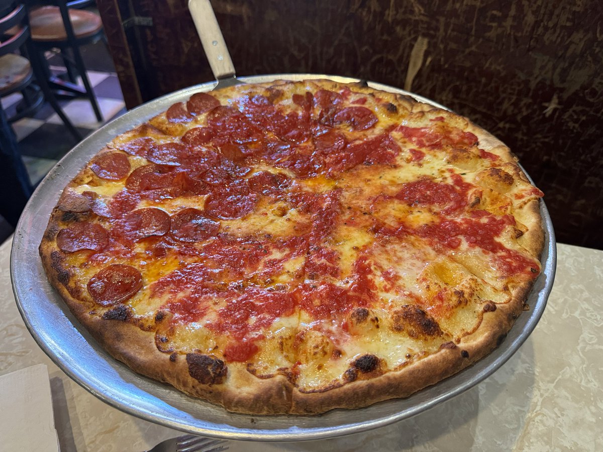 EricO_703's tweet photo. Everyone needs a little #JohnsOfBleeckerSt in their lifeβ¦trust me https://t.co/AKX4BDJ0O1