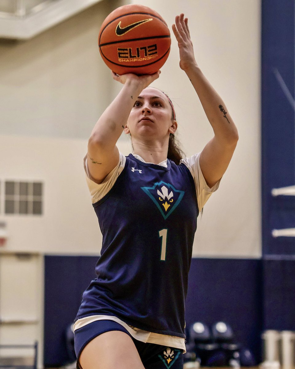 uncwwbb's tweet photo. 📍 Washington, D.C.

#RiseAbove #CAAChamps https://t.co/UngHO3CmSB
