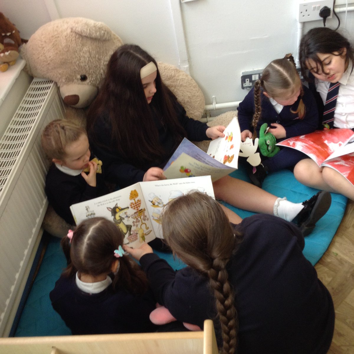 SoulsSchool's tweet photo. As part of World Book Week the children in school paired up with a different year group to read. Reception enjoyed reading with Year 5 #WorldBookWeek2024 #welovetoread https://t.co/iNdmfszgvg