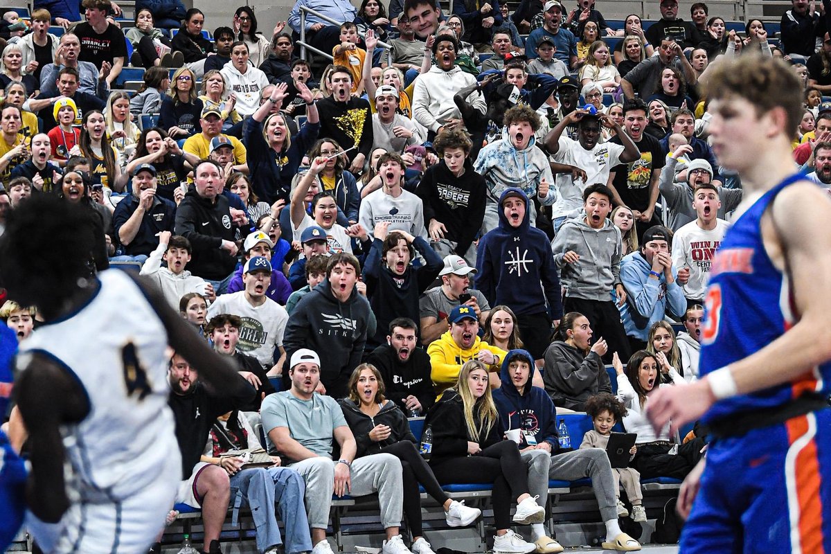 Crowd reaction after @SemJeremiah dunk 3-9-24, photo credit to Jon Jablonski.