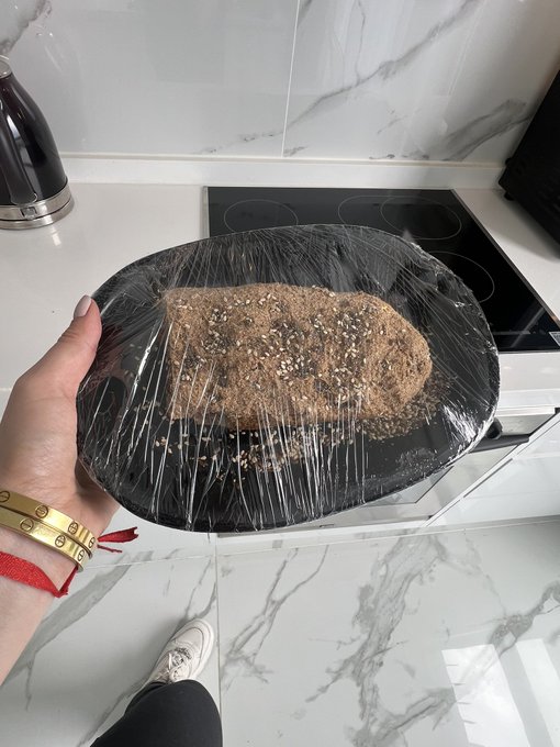 No pensé vivir para decir que ahora cocino y me hice pan de centeno! Listo, ya está…soy una doña ? https://t