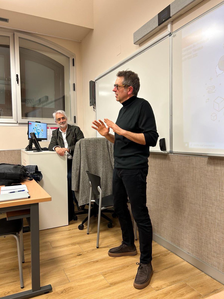 Ayer #11M, los alumnos del Máster de #Compol de <a href="/Nebrija/">Universidad Nebrija</a>, escucharon a <a href="/RodolfoIrago/">Rodolfo Irago</a>, de <a href="/La_SER/">Cadena SER</a>, explicando cómo se vivió la gestión informativa de los atentados en Madrid. 

Gracias al profesor Manuel López que organizó la sesión. 

#NosGustaLaPolítica