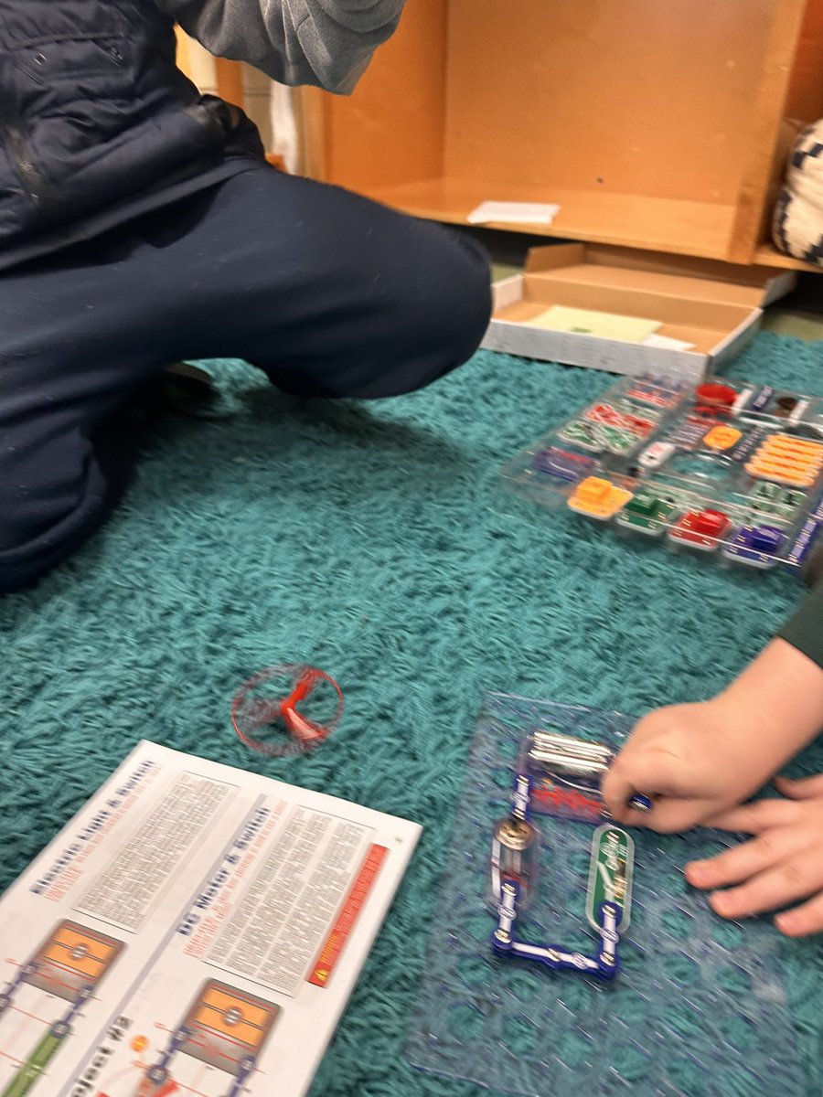 msamberalday's tweet photo. So much fun learning about circuits! The students didn’t want to stop. 🥰 @MikiFoster https://t.co/KTGxJhDYqg