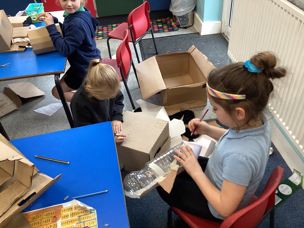 Fantastic teamwork from Class 2 and 3, who designed, built and tested water rockets for Science Week. When building, they carefully considered how to make their rockets aerodynamic and streamlined 🚀 @Rise_MAT #ScienceWeek #wearescientists