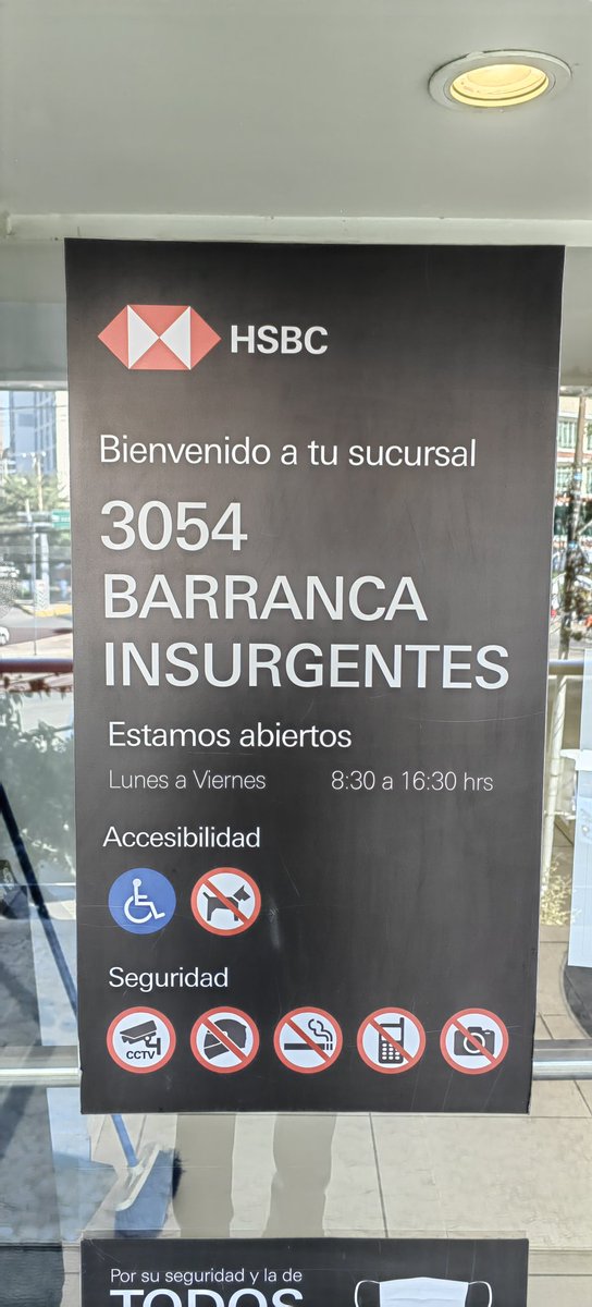 YoSoyEricsson's tweet photo. @HSBC_MX solo una persona atendiendo en tu sucursal. Que pésimo servicio están dando. https://t.co/S7Ej1fOhAL