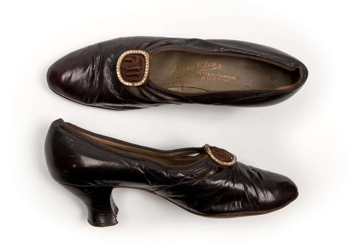BuxtonMuseum's tweet photo. It's #TuesdayShoesday! π π
We present a pair of #1930s ladies shoes from Harris and Sons of 16 Spring Gardens, #Buxton, featuring a diamante buckle and a Louis heel. π π
#MuseumTwitter #BuxtonMuseumCollection #YourMuseumCollection https://t.co/IssKLt6VhL