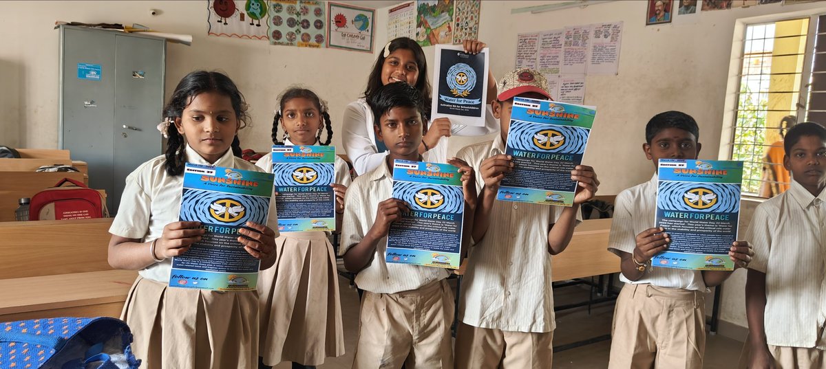 ManyaHarsha_'s tweet photo. During the #WaterForPeace campaign by Manya in various schools, #WorldWaterDay special Sunshine magazine &amp; #WaterHero story books were distributd amongst the students 2 spread #ClimateAction &amp; educate #ClimateEmergency #ClimateActionNow #ClimateCult to #ActNow  #WorldWaterDay2024 https://t.co/ZHCSjeu6E8