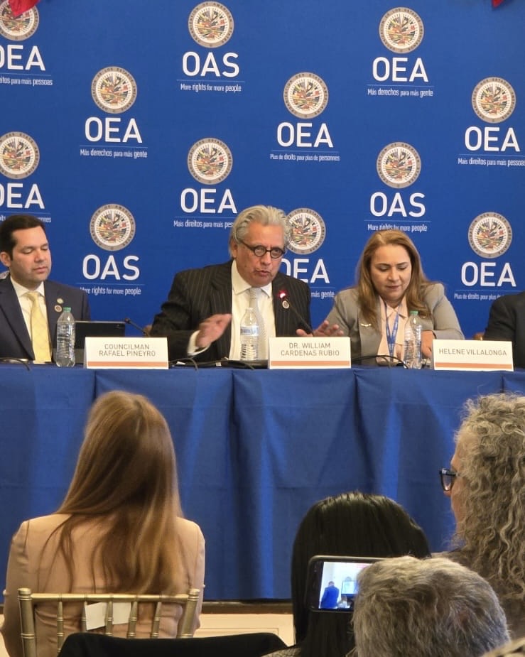 Interviniendo en la @OEA_oficial durante el segundo día de conferencias de la Cumbre Inaugural 'Voces Hispanas' por los Derechos Humanos, organizada por AMAVEX @helenevillalong #Venezuela #HumanRights #DDHH