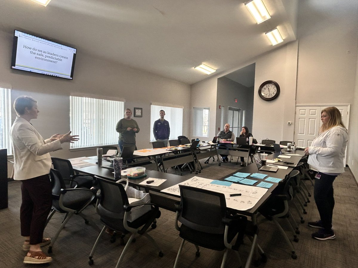 BMdjprinciPAL's tweet photo. Learning and growing with @CarrieRosebrock to sharpen our PLC processes! @Jeff_Gibboney @CelinaClements @lisareldridge https://t.co/KVYES9Vfzq