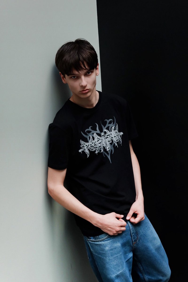 new merch is out now 🖤 
patrisha.eu/copy-of-video