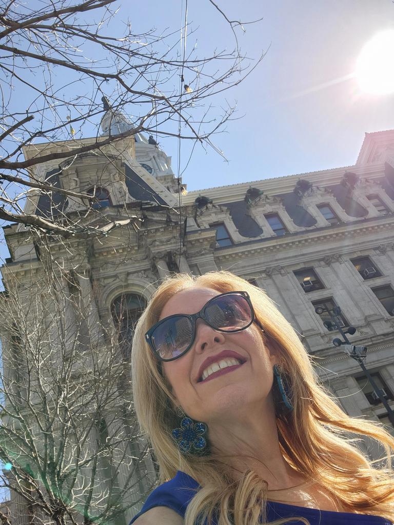 Happy sunny Tuesday -coming to you from outside City Hall with these bright blue skies. 😎☀️💙
#DilworthPark @ccdphila 
#VisitPhilly