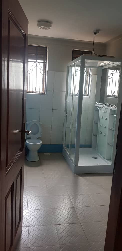 OkwapaB's tweet photo. House for sale.
Itz seated at 30 decimals at Entebbe Akright hill top. Wz 7 bedrooms https://t.co/3hr5caMcT5