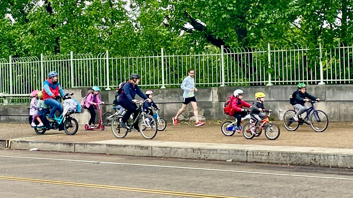 Need a starting point for planning your #BikeRolltoSchoolDay event? Our 'Getting Started Guide' offers nine steps to take your event from idea to reality. walkbiketoschool.org/plan/how-to-pl…