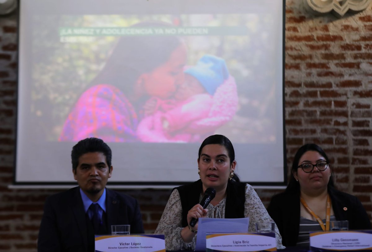 DiariodeCA's tweet photo. #NacionalesDCA | Las organizaciones World Vision, Sabe The Children, ChildFund, Children Emergency Relief Internacional, Buckner y Asociación la Familia Importa, trabajan una reforma a la Ley para el fortalecimiento familiar y protección de la niñez.

✍🏻 @WendiV_DCA
��� Mario León https://t.co/y2QjvD96NK