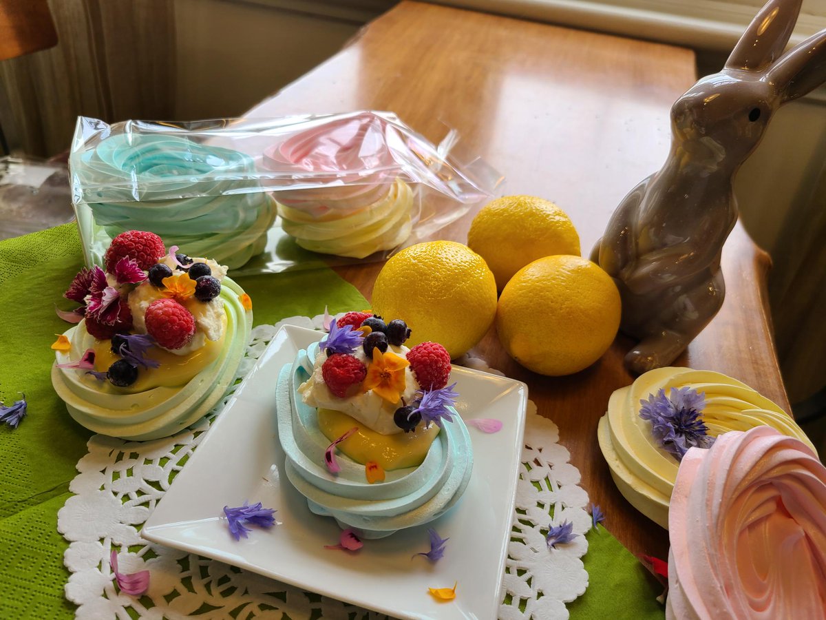 Our Easter Mini Pavlova Kit is now available to pre-order from our Easter Menu for pick up on Saturday March 30. What you get in this adorable package: 🐣4 Meringue Nests 🐣 Lemon Curd 🐣 Chantilly Cream 🐣 Fresh Berries 🐣 Edible Flowers thymeandagain.ca/easter-menu/
